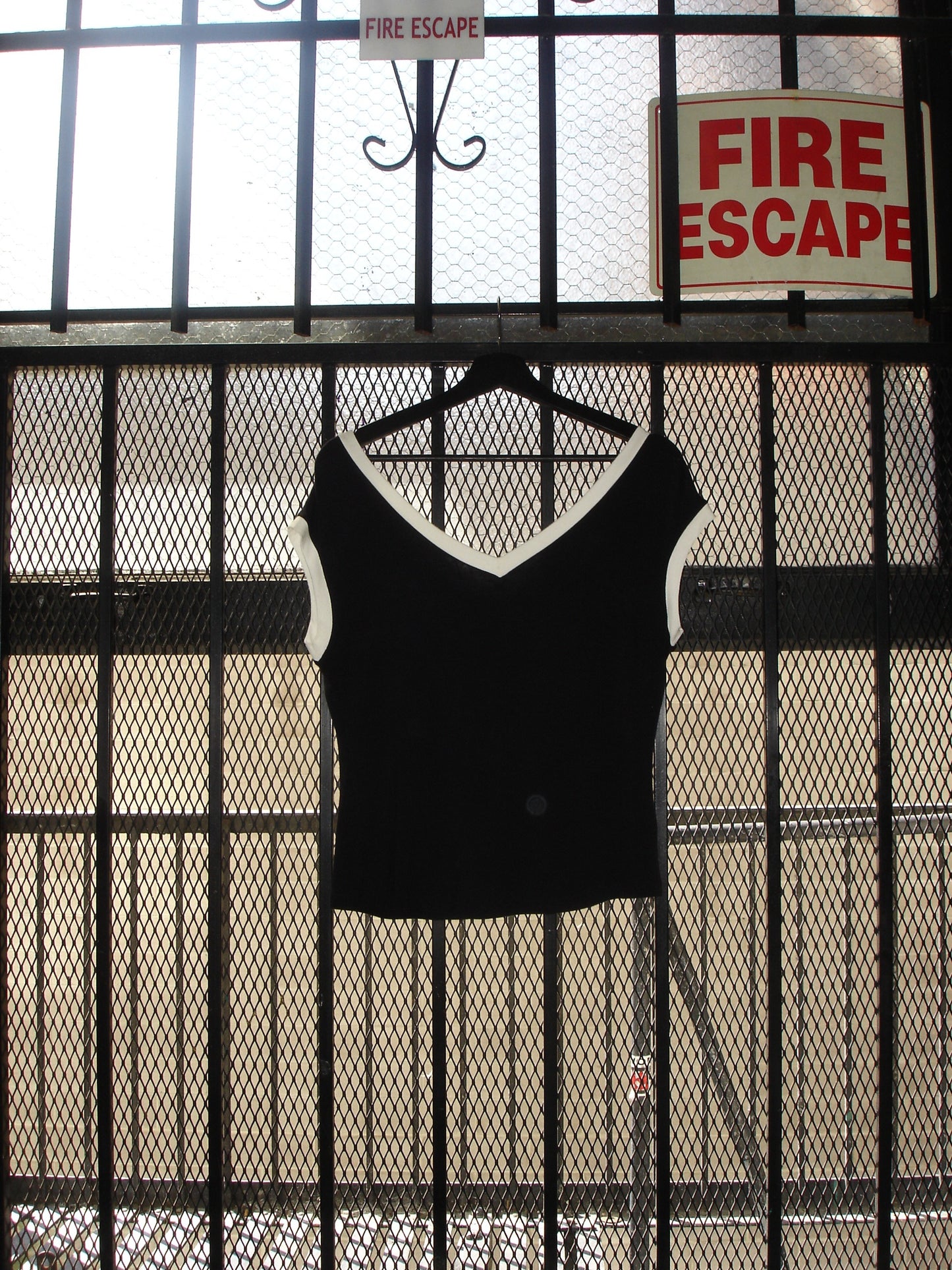 CLASSIC V-NECK TANK