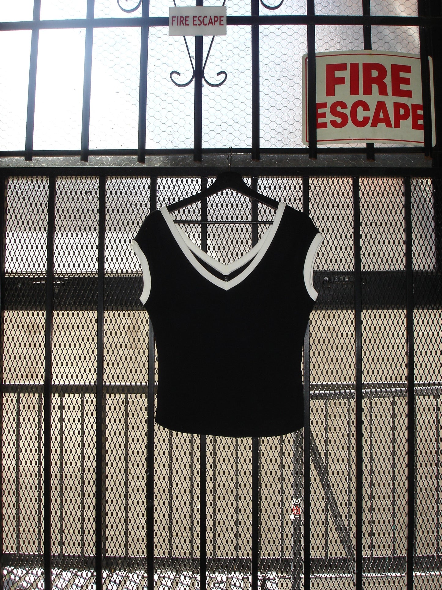 CLASSIC V-NECK TANK